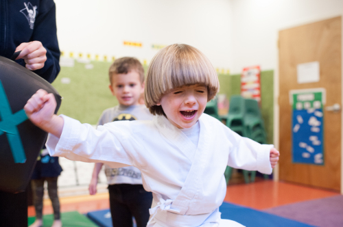 寶寶頻繁吃手，3-5歲寶寶吃手習慣如何糾正？