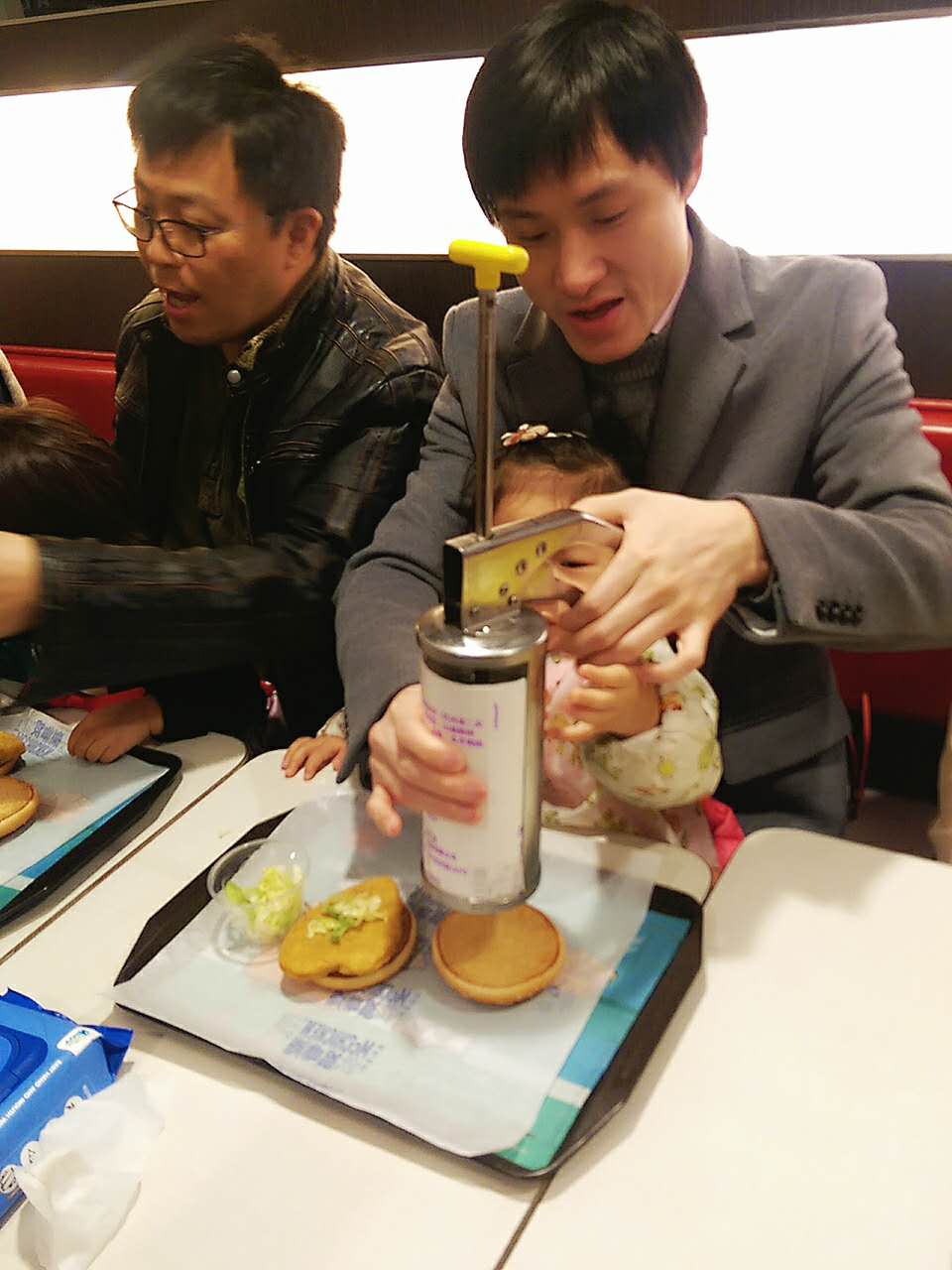 NYC紐約國際上海仲盛中心：【活動回顧】麥當勞漢堡之旅