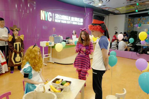 NYC紐約國際天津彩悅城早教中心愛麗絲夢游仙境集體生日會回顧