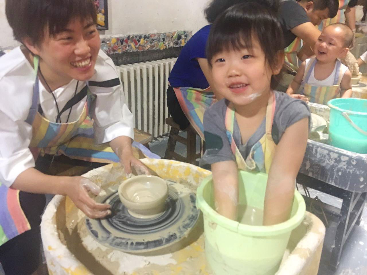 NYC紐約國際西安曲江早教中心小小陶藝師