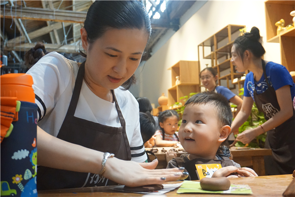 NYC紐約國際杭州中大銀泰城中心：“小小陶藝”照片來襲，陶玩一天帶回家！