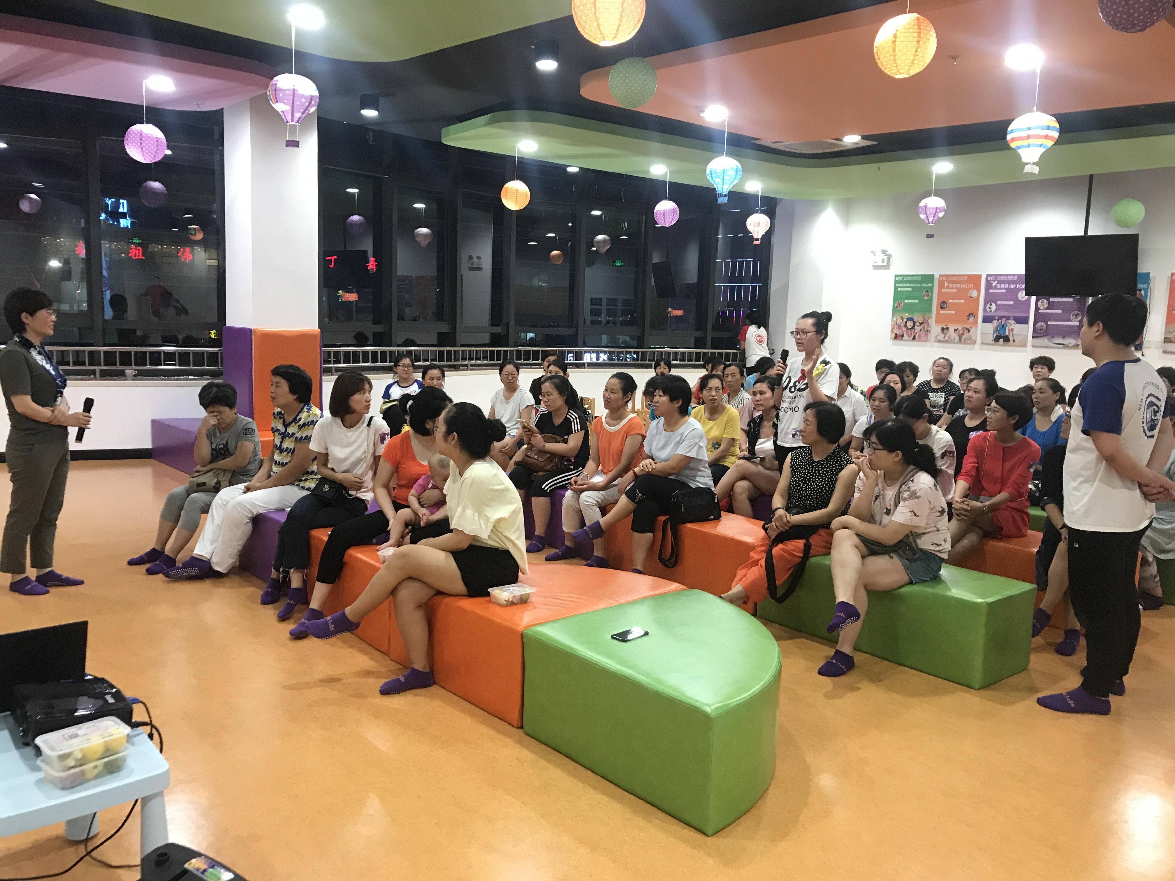 NYC紐約國際山東濰坊萬達中心：【活動回顧】父母沙龍《生活中的育兒術》