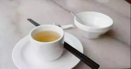 出門吃飯"開水洗碗"能殺菌？錯了！這才是正確消毒方法