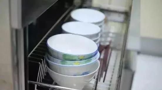 出門吃飯"開水洗碗"能殺菌？錯了！這才是正確消毒方法