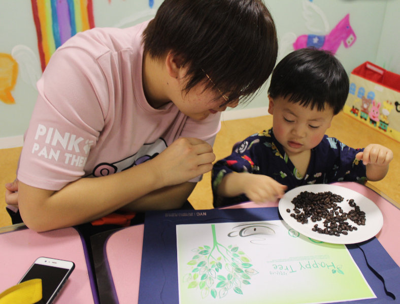 NYC紐約國際早教邯鄲連城早教中心：【活動回顧】職業體驗星巴克小小咖啡師