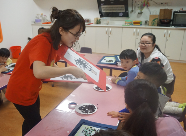NYC紐約國際早教邯鄲連城早教中心：【活動回顧】職業體驗星巴克小小咖啡師