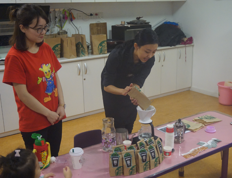 NYC紐約國際早教邯鄲連城早教中心：【活動回顧】職業體驗星巴克小小咖啡師