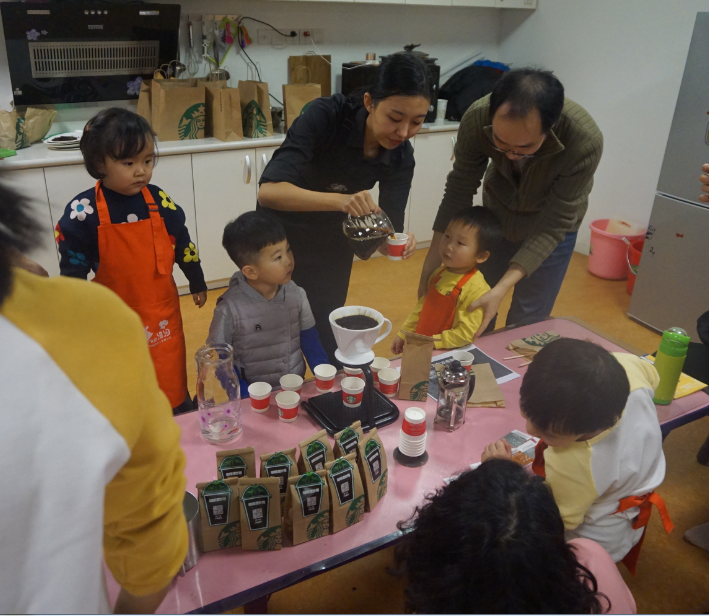 NYC紐約國際早教邯鄲連城早教中心：【活動回顧】職業體驗星巴克小小咖啡師