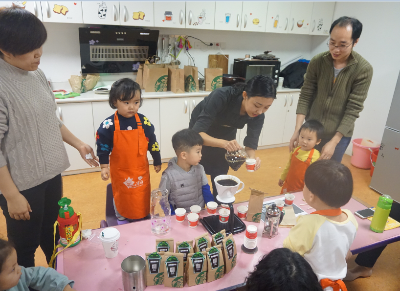 NYC紐約國際早教邯鄲連城早教中心：【活動回顧】職業體驗星巴克小小咖啡師