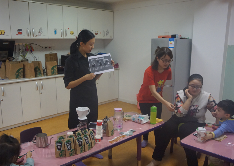 NYC紐約國際早教邯鄲連城早教中心：【活動回顧】職業體驗星巴克小小咖啡師