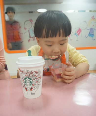 NYC紐約國際早教邯鄲連城早教中心：【活動回顧】職業體驗星巴克小小咖啡師