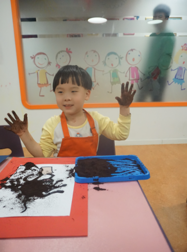 NYC紐約國際早教邯鄲連城早教中心：【活動回顧】職業體驗星巴克小小咖啡師