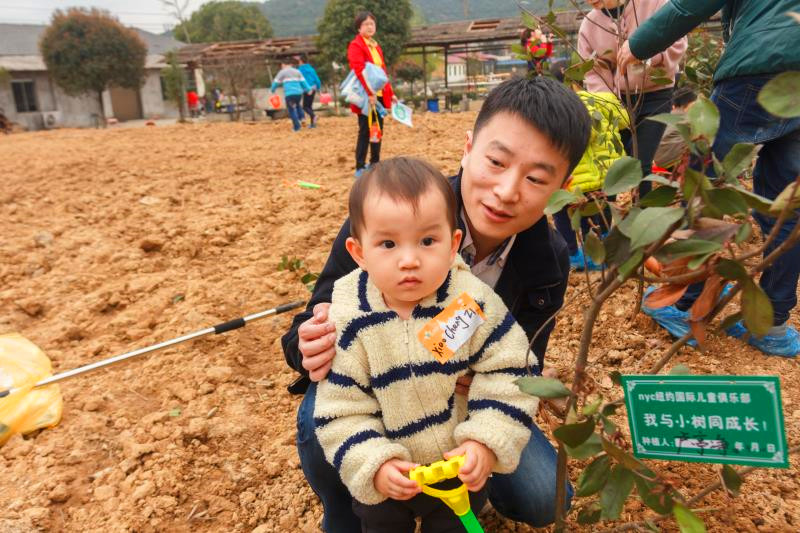 NYC紐約國際長沙陽光錦城早教中心：植樹節—我和小樹同成長