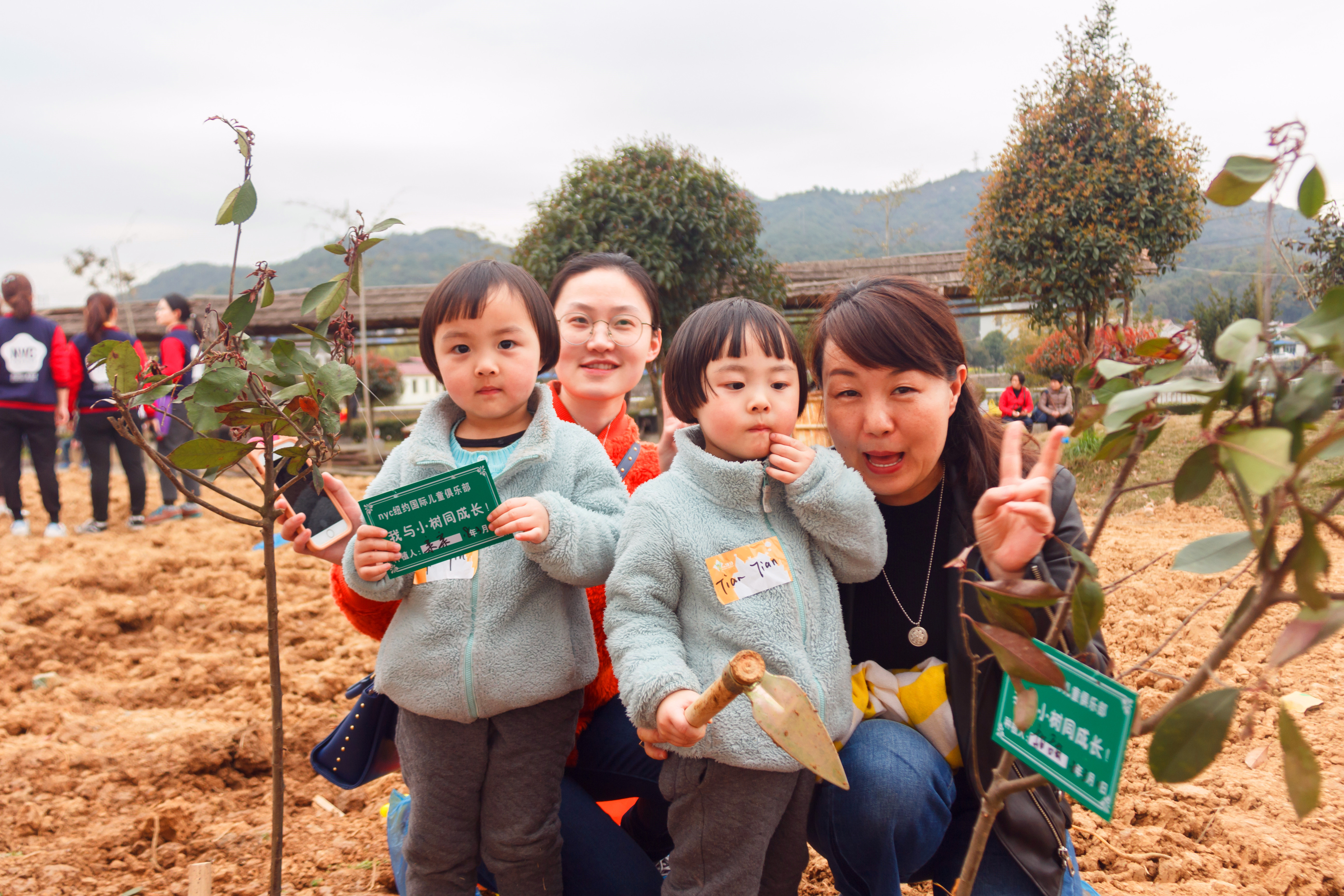 NYC紐約國際長沙陽光錦城早教中心：植樹節—我和小樹同成長