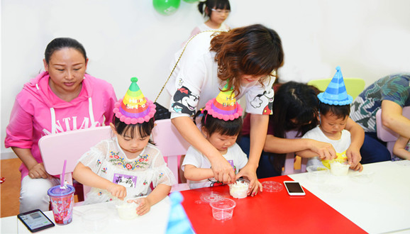 NYC成都銀泰城早教中心活動回顧五月冰淇淋生日派對！