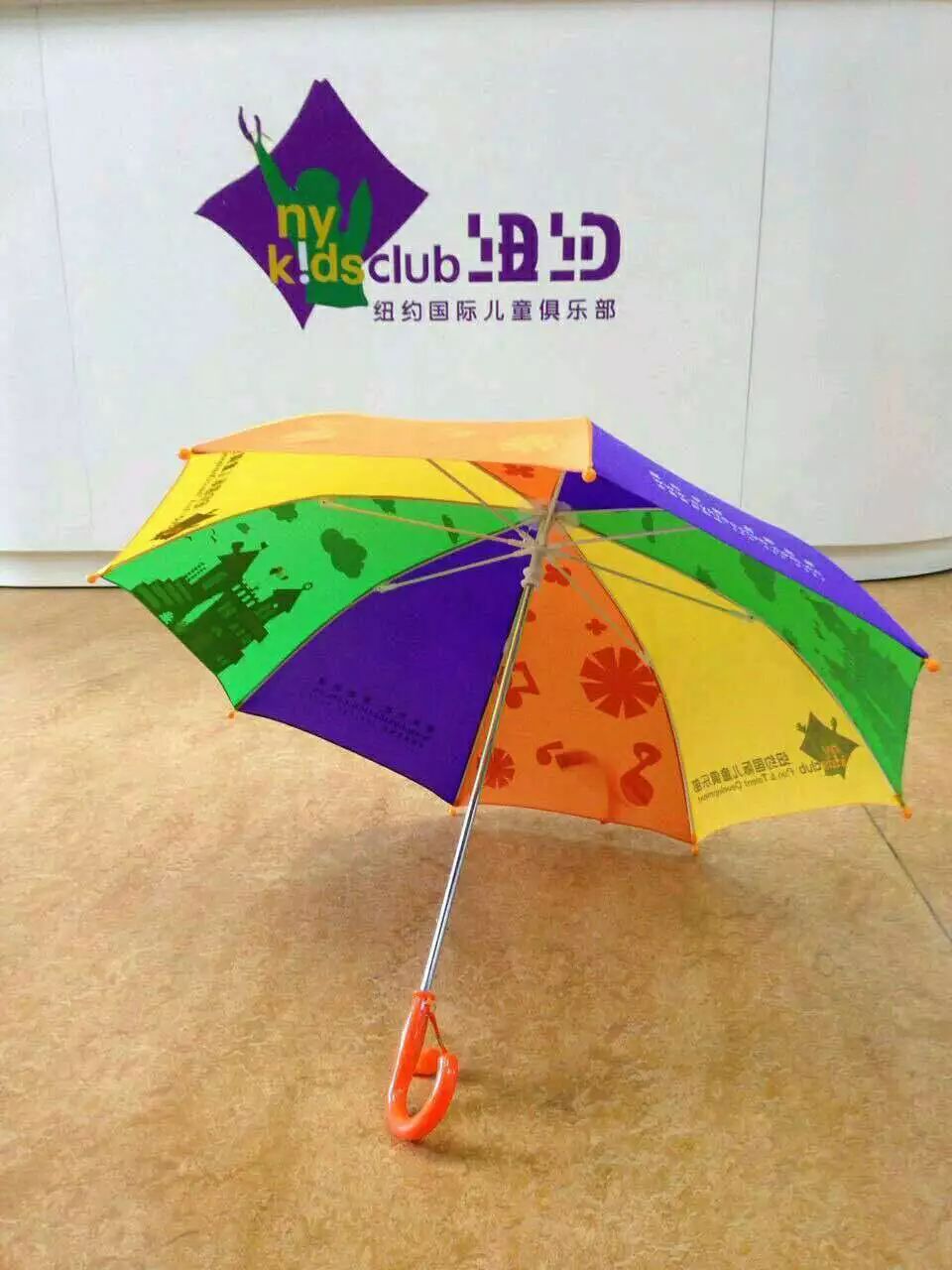 NYC紐約國際兒童俱樂部,萌寶爬爬賽，成長新體驗！在這寒冷的冬季來場熱身賽，釋放孩子們的筋骨，扣動我們的心弦。爬爬爬，爬出健康！爬出快樂！爬出自信！