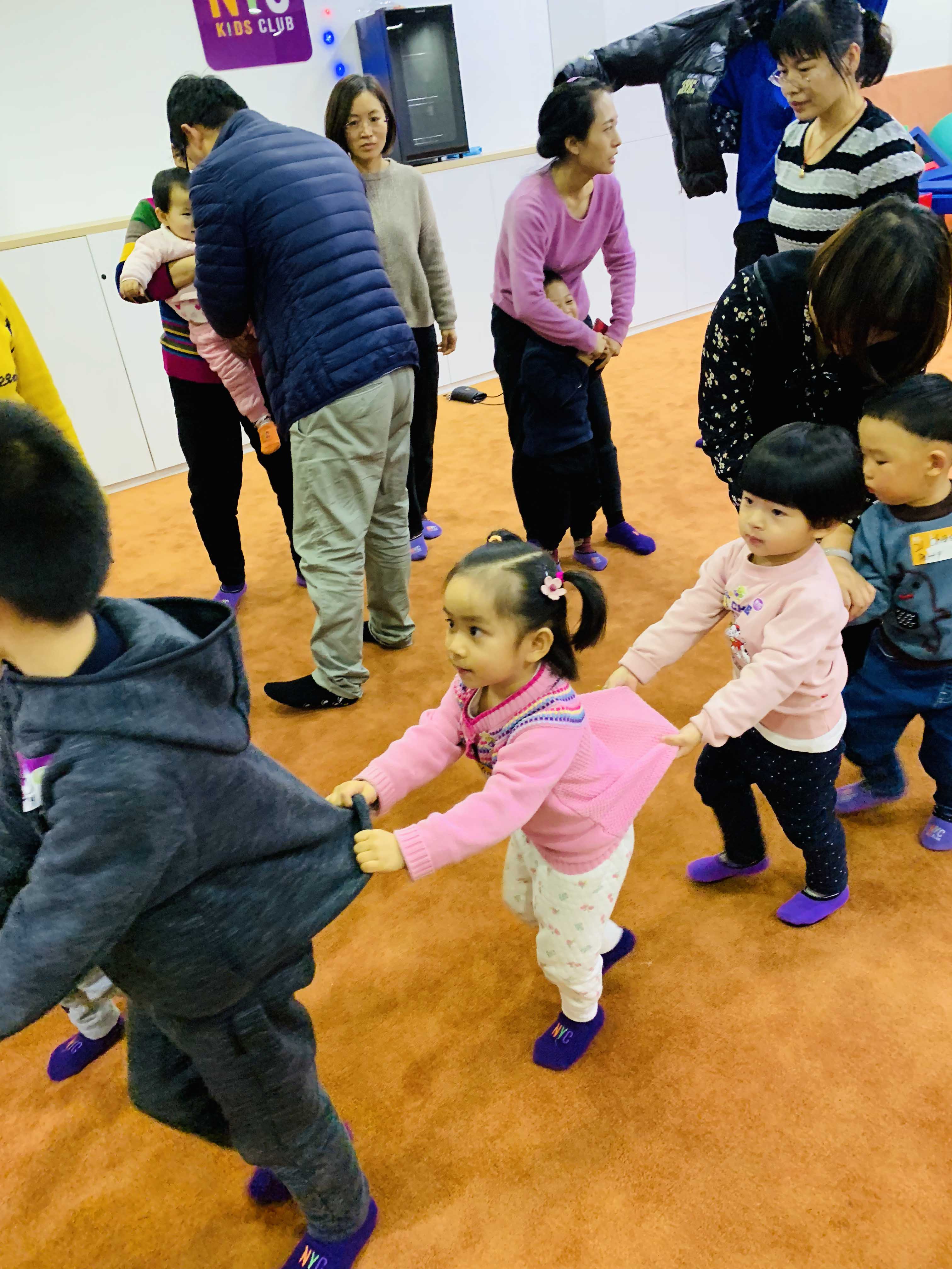 還有Pongo，it's show time，紅毯走起來！we're all super star！