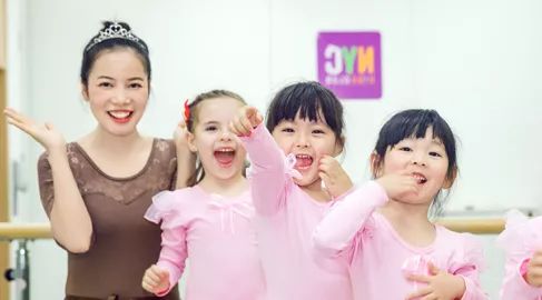 NYC紐約國際唐山福地早教中心：NYC年度大事件 ‖ 再見2018，你好2019