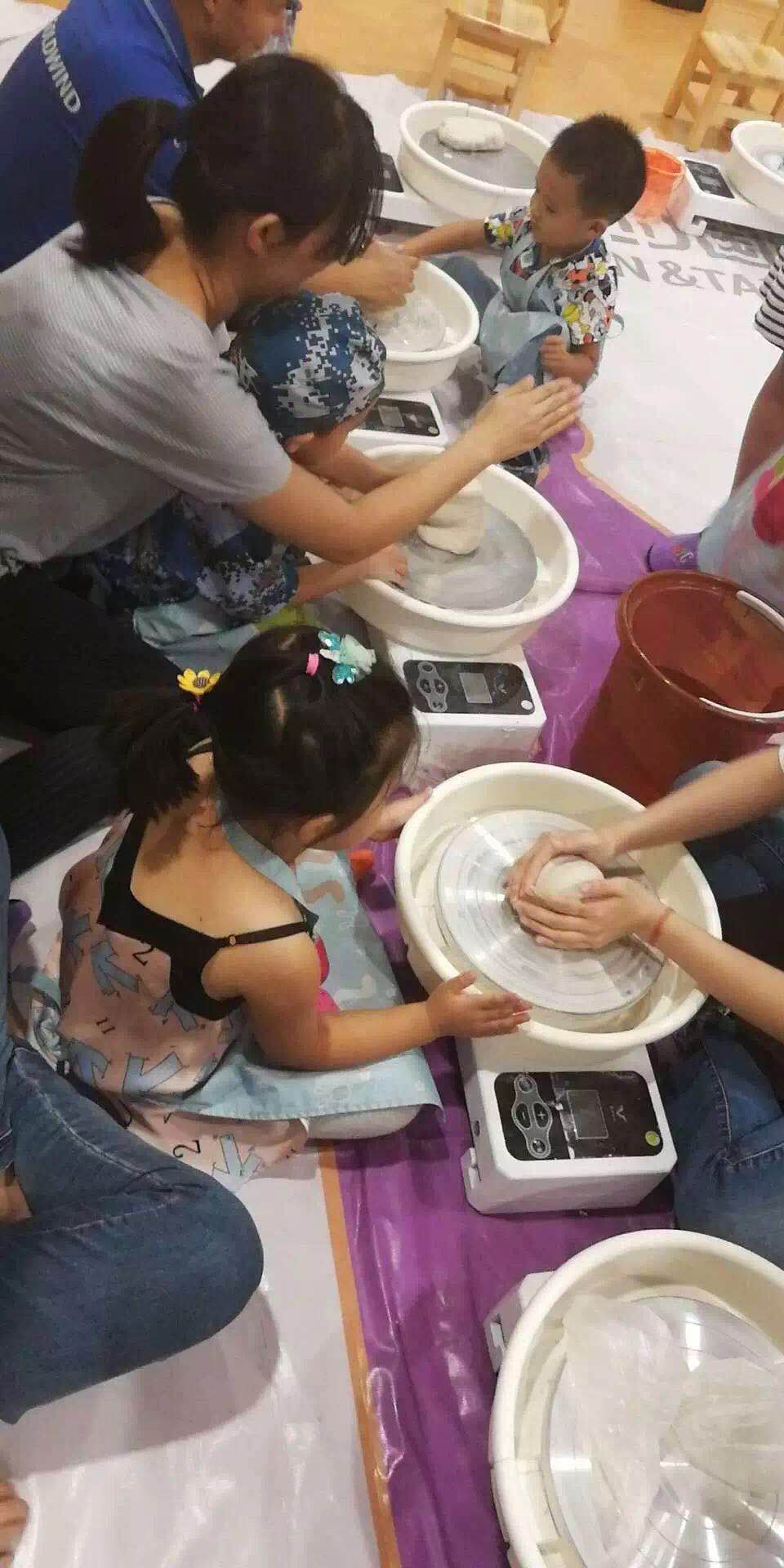 九月活動興，月冷露華凝
